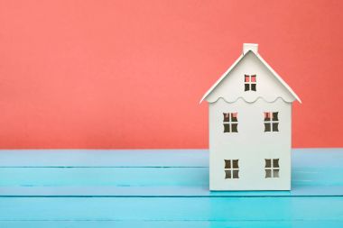 parlak bir arka plan üzerinde güzel lodge