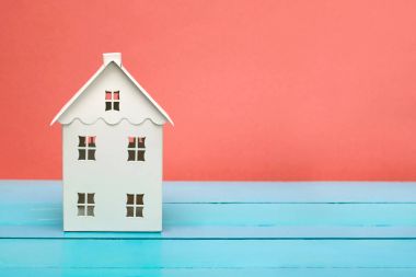 parlak bir arka plan üzerinde güzel lodge