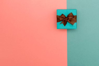 güzel pastel arka plan üzerinde hediye