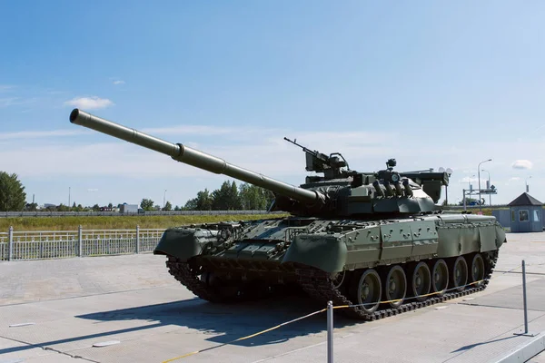 The Russian fighting heavy tank at an exhibition — Stock Photo, Image