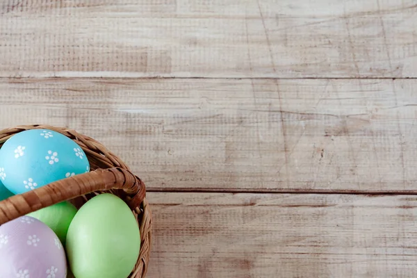 Semana Santa Cesta Con Huevos Sobre Fondo Madera Huevos Pascua — Foto de Stock