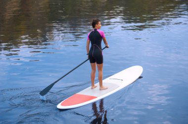 Paddle kurulu kadın paddleboarding kadar stand sup