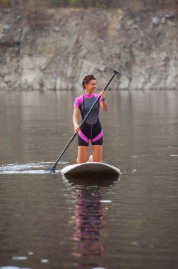 Paddle kurulu kadın paddleboarding kadar stand sup