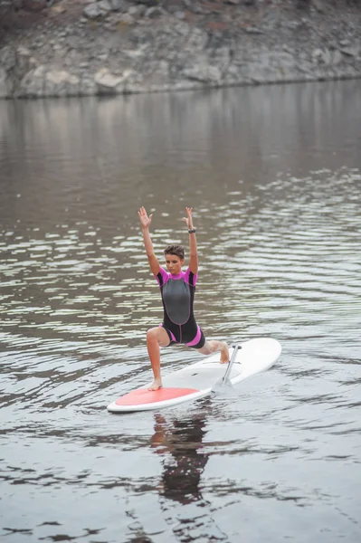 SUP Stand up paddle board mujer paddleboarding —  Fotos de Stock