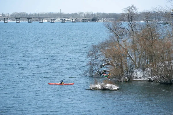 Kayak de invierno en el río en Ucrania 01 —  Fotos de Stock