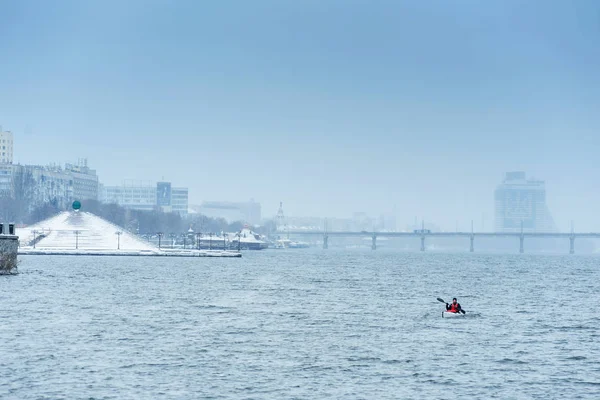 Kayak de invierno en el río en Ucrania 13 —  Fotos de Stock