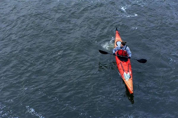 Kayak d'hiver sur la rivière en Ukraine 17 — Photo