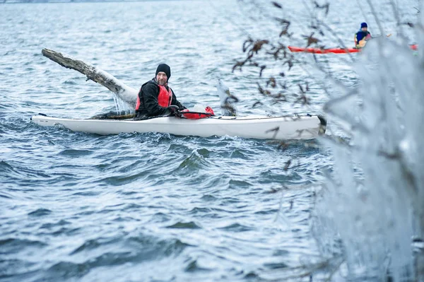 Kayak d'hiver sur la rivière en Ukraine 26 — Photo