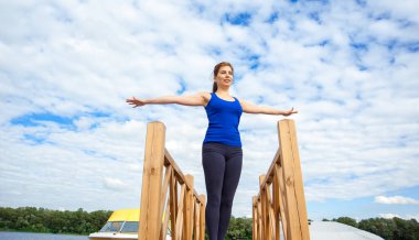 genç kadın gelişmiş yoga fitness egzersiz 06 pratik