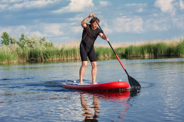 SUP de pie hombre con una pala 05 — Foto de Stock