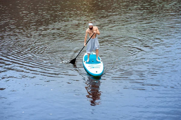 SUP Homem barbudo ioga meditação 08 — Fotografia de Stock