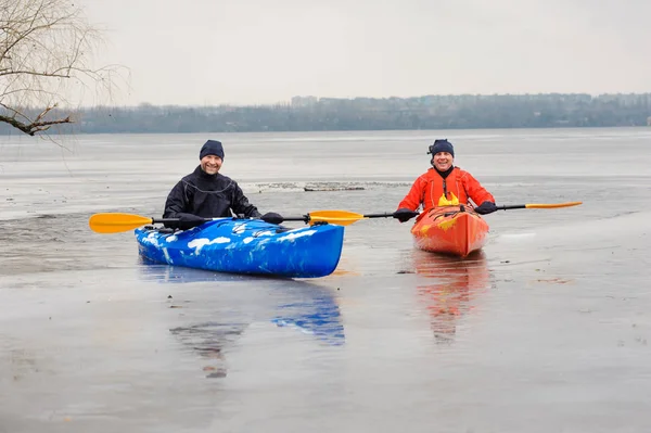 Kayak extremo en el invierno del río —  Fotos de Stock