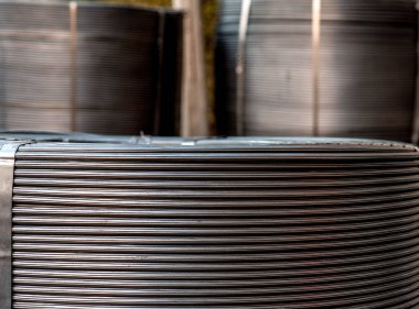 Metalurjik kablonun spiral dokusunu kapat