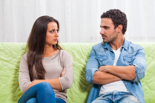 Pareja en casa — Foto de Stock