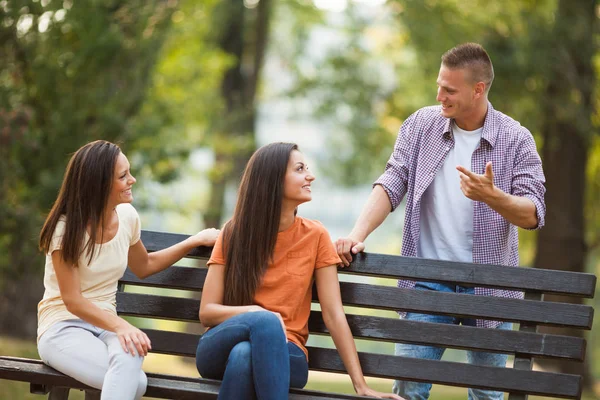 Friends in park — Stock Photo, Image