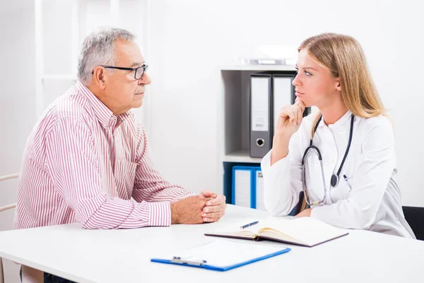 Doctor and patient — Stock Photo, Image