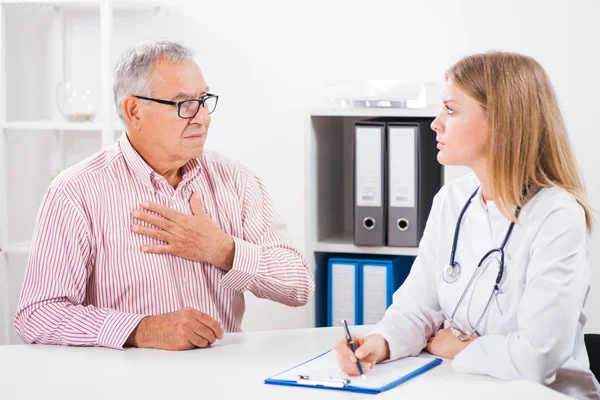 Doctor and patient — Stock Photo, Image