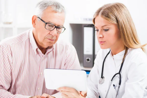 Doctor and patient — Stock Photo, Image