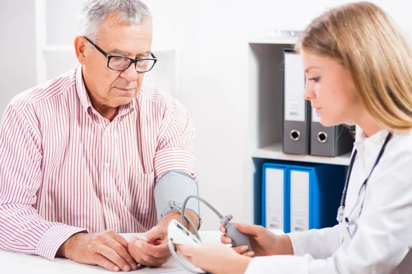 Doctor and patient — Stock Photo, Image