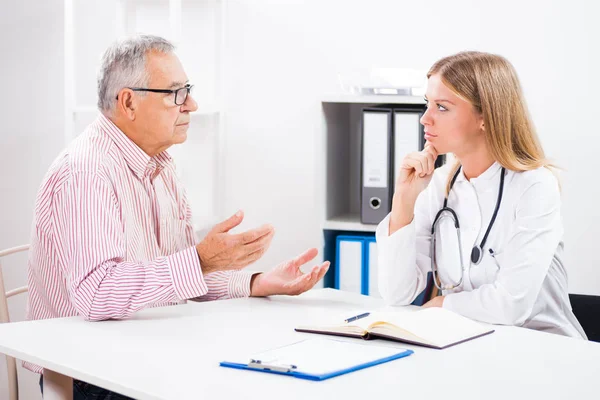 Doctor and patient — Stock Photo, Image