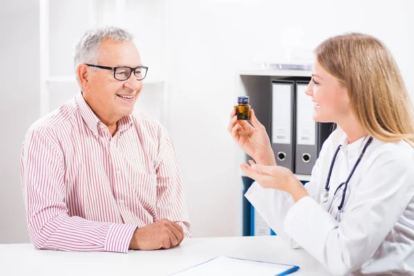 Doctor and patient — Stock Photo, Image