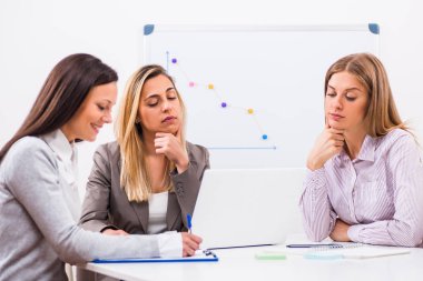 Ofiste iş toplantısı