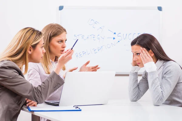 Riunione di lavoro in ufficio — Foto Stock