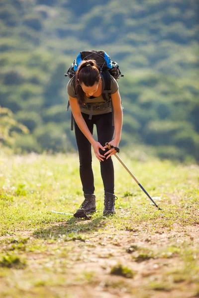 Woman hiking in nature — Stock Photo, Image