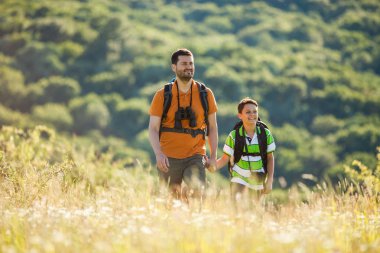 Baba ve oğul doğada