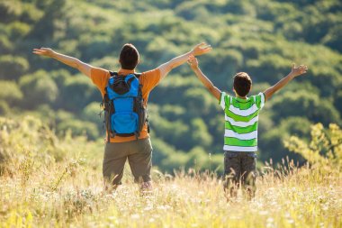 Baba ve oğul doğada