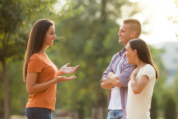 Friends in park — Stock Photo, Image