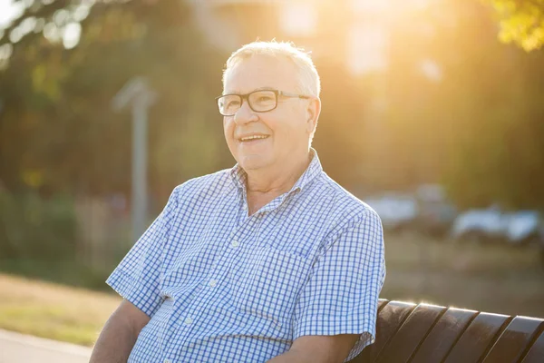 Senior Mann im Freien — Stockfoto