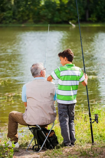 Nehirde balık tutma