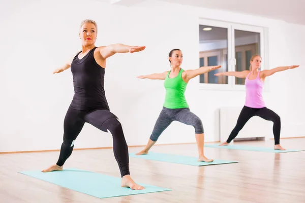 Yoga class indoor — Stock Photo, Image