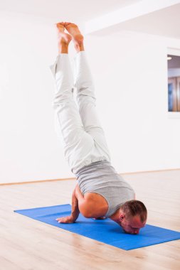 Kapalı yoga eğitim