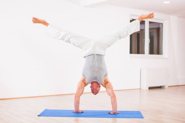 Kapalı yoga eğitim