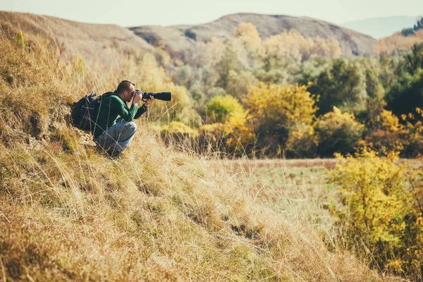 Muž v přírodě — Stock fotografie