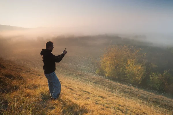 Homem na natureza — Fotografia de Stock