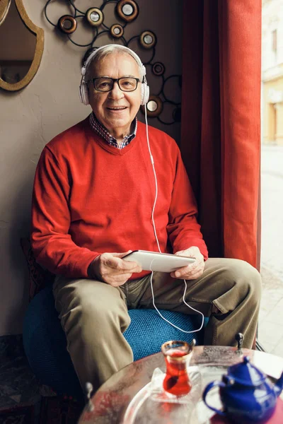 Portrait Happy Senior Man Who Chatting Digital Tablet Cafe — Stock Photo, Image