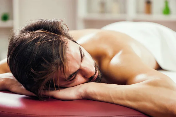 Young Man Relaxing Massage Spa Treatment — Stock Photo, Image