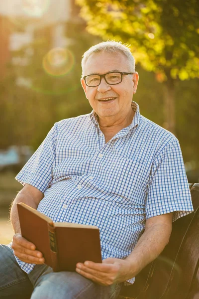 Outdoor Portrait Happy Senior Man Who Reading Book — Stock Photo, Image