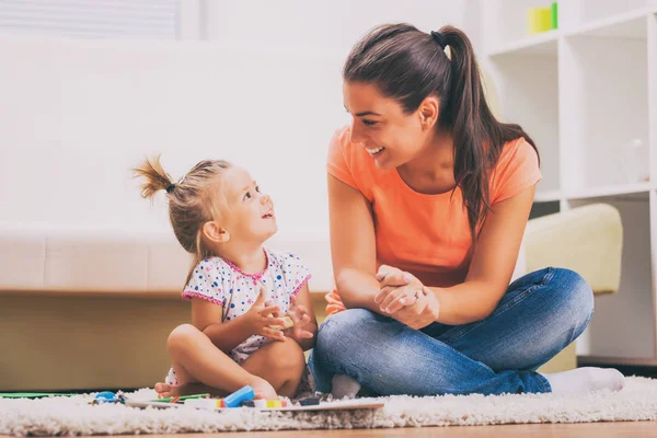 Mutter Und Tochter Ihrem Haus Sie Spielen Mit Kinderspielknete — Stockfoto