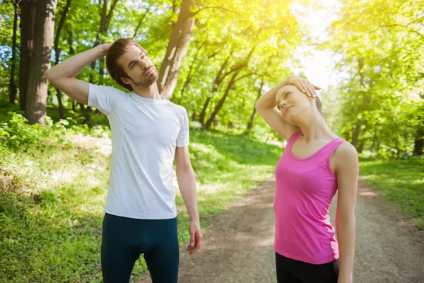 Couple Exercising Park Stretching Bodies — Stock Photo, Image