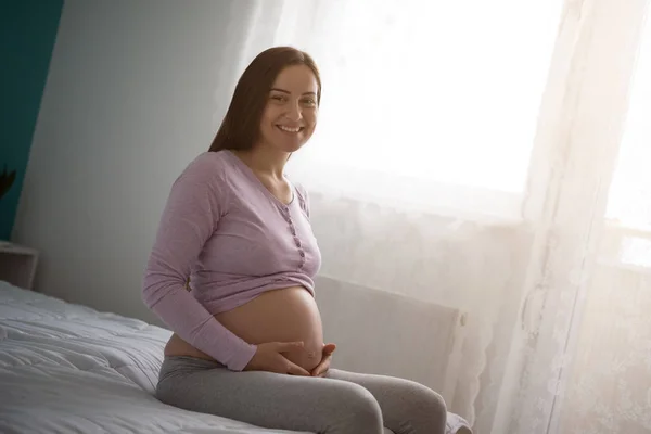 Glücklich Schwangere Frau Entspannt Hause — Stockfoto