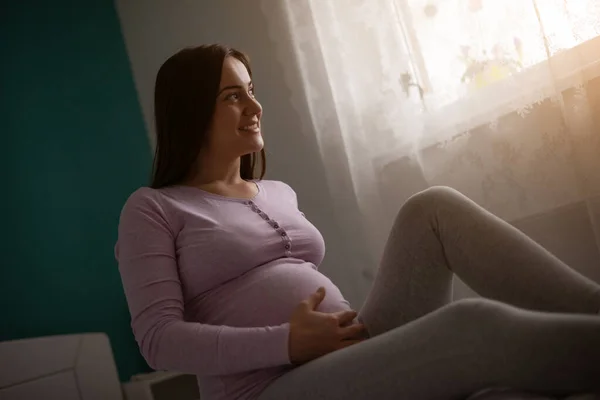 Glücklich Schwangere Frau Entspannt Hause — Stockfoto