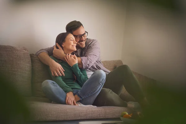 Pareja Feliz Amor Relajarse Casa — Foto de Stock