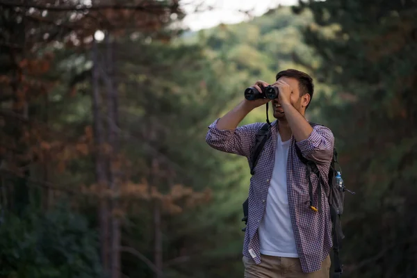 Happy Adult Man Hiking Forest Using Binoculars — Stock Photo, Image