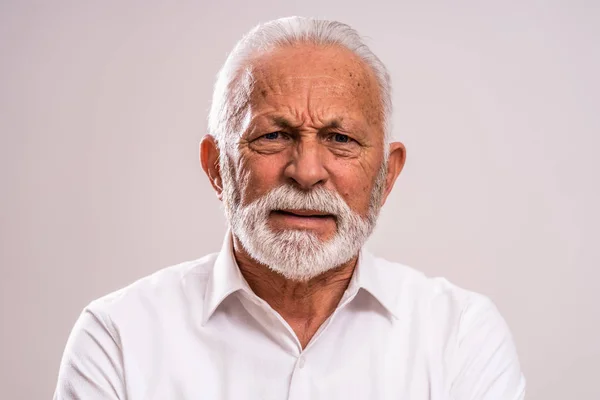Porträt Eines Älteren Mannes Der Besorgt Und Enttäuscht Ist — Stockfoto