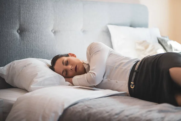 Tired Businesswoman Sleeping Dressed Hotel Room — Stock Photo, Image