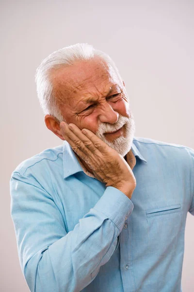 Retrato Homem Idoso Que Está Tendo Dor Dente — Fotografia de Stock